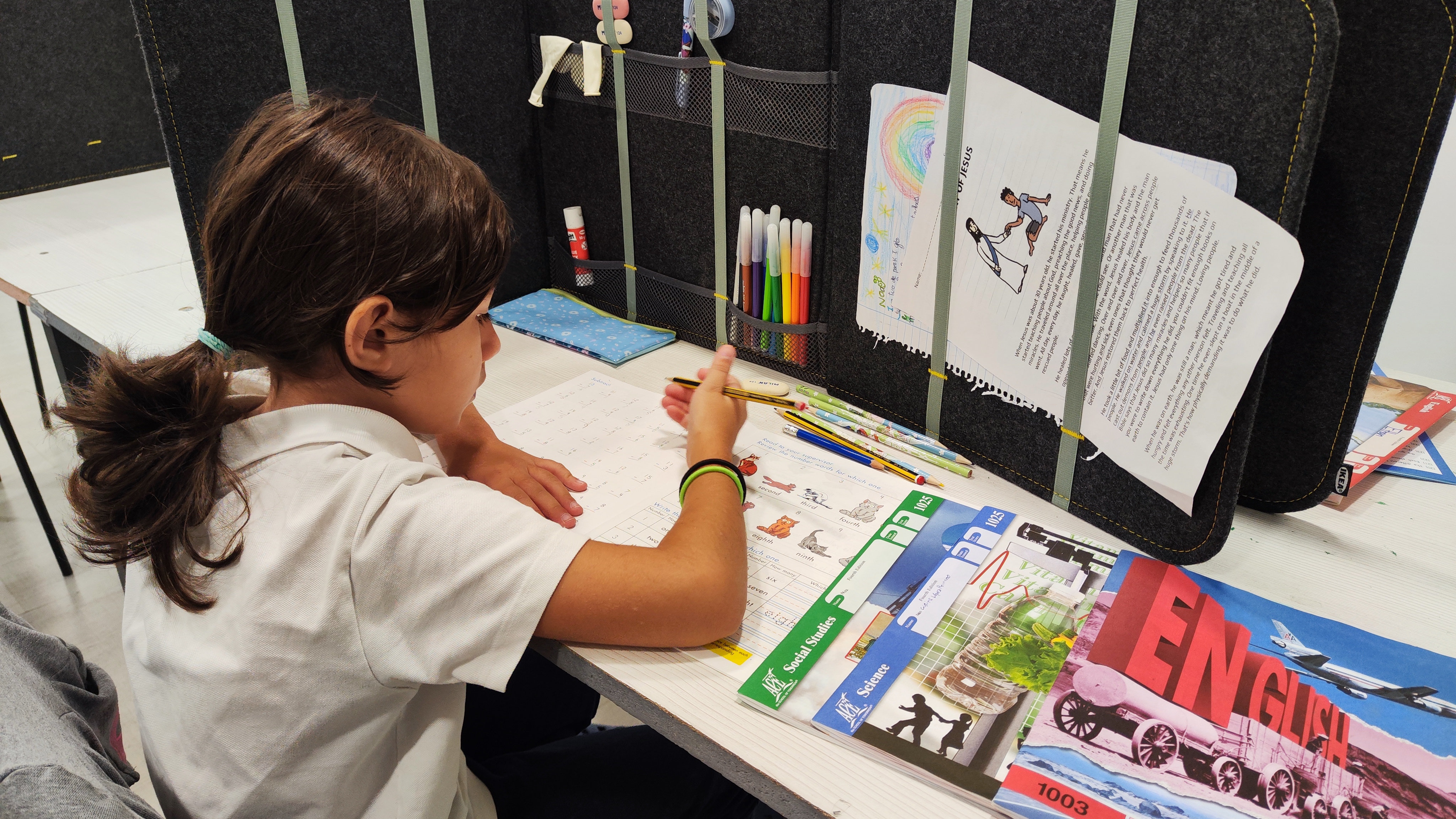 Alumnos en entorno de aprendizaje A.C.E.